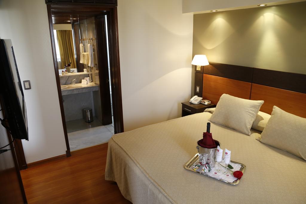 Hotel Corregidor La Plata Buitenkant foto